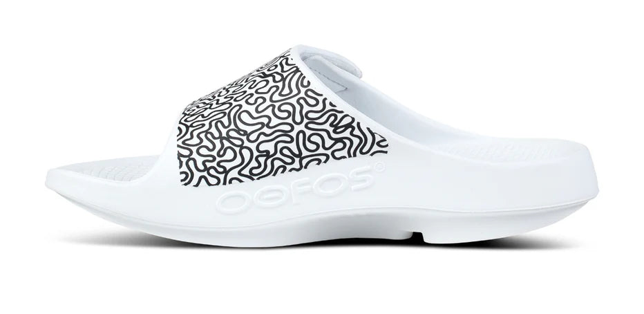 MEN'S OOFOS OOAHH SPORT FLEX LIMITED SLIDE | WHITE LABYRINTH