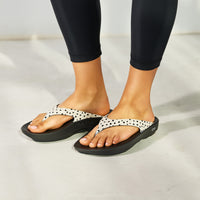WOMEN'S OOFOS OOLALA SANDAL | PEBBLE
