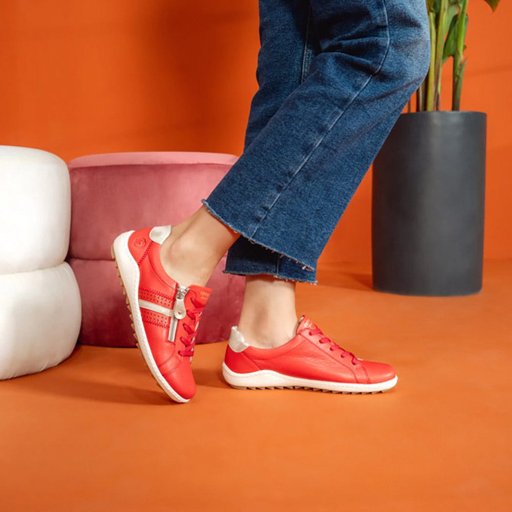 WOMEN'S REMONTE LIV 32 | SCARLET | MUSCHEL