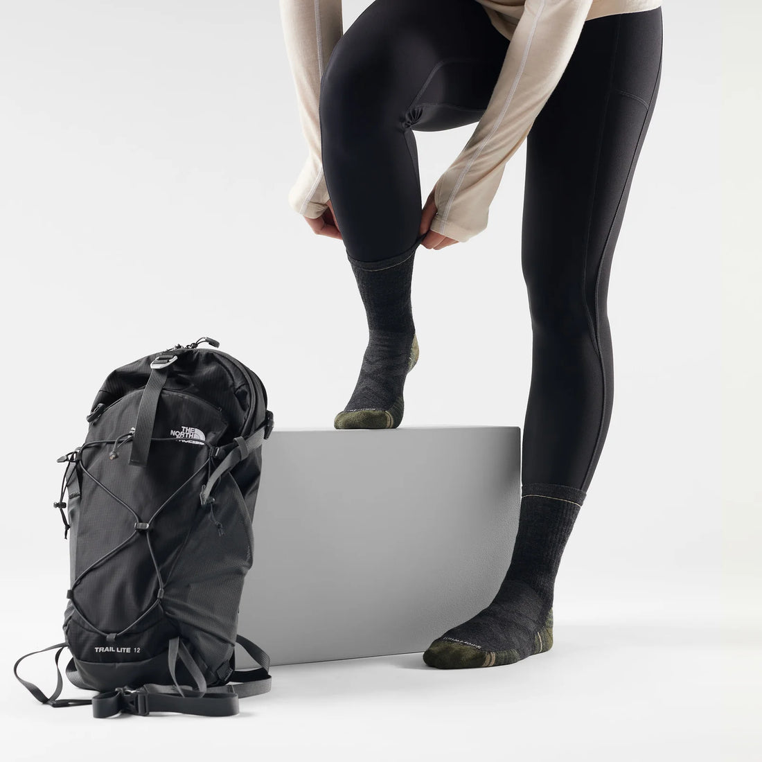 UNISEX SMARTWOOL HIKE TARGETED CUSHION MID CREW | CHARCOAL