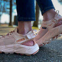 WOMEN'S HOKA HOPARA 2 | CREAM / CEDAR