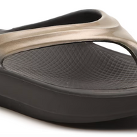 WOMEN'S OOFOS OOLALA LUXE SANDAL | LATTE