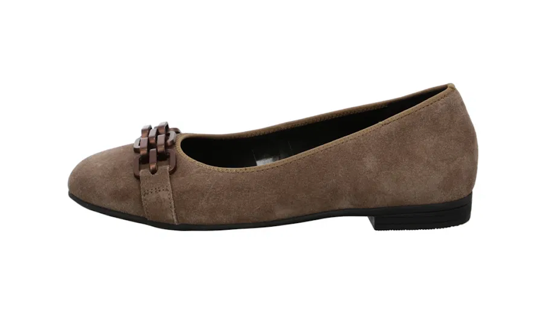 WOMEN'S ARA SCOUT BALLET FLAT CHAIN | SESAME SUEDE