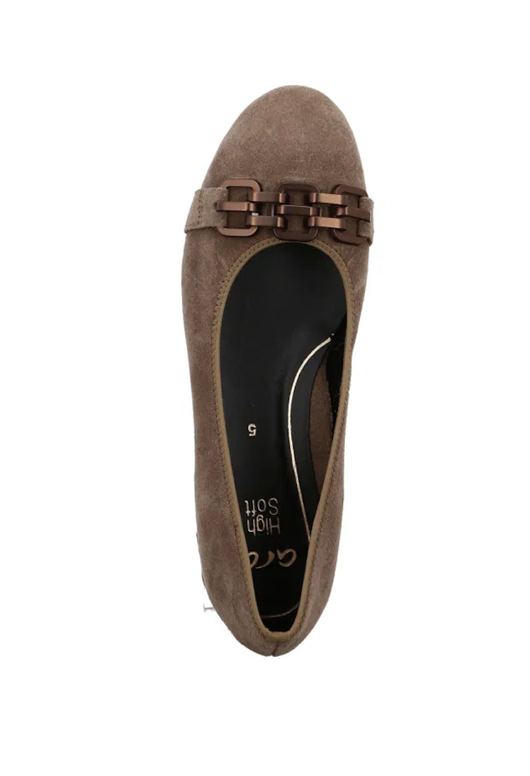 WOMEN'S ARA SCOUT BALLET FLAT CHAIN | SESAME SUEDE