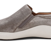 WOMEN'S AETREX JENNA SLIP-ON  | BRUSHED SILVER