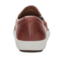 WOMEN'S AETREX JENNA SLIP-ON  | BROWN