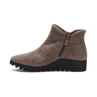 WOMEN'S AETREX ZOEY BOOT | DARK TAUPE