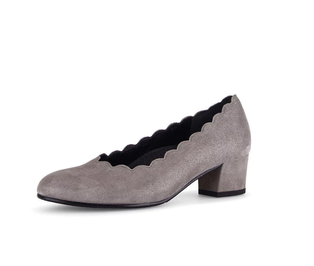 WOMEN'S GABOR 52.221.13 COMFORT SCALLOPED PUMPS | FUMO GREY