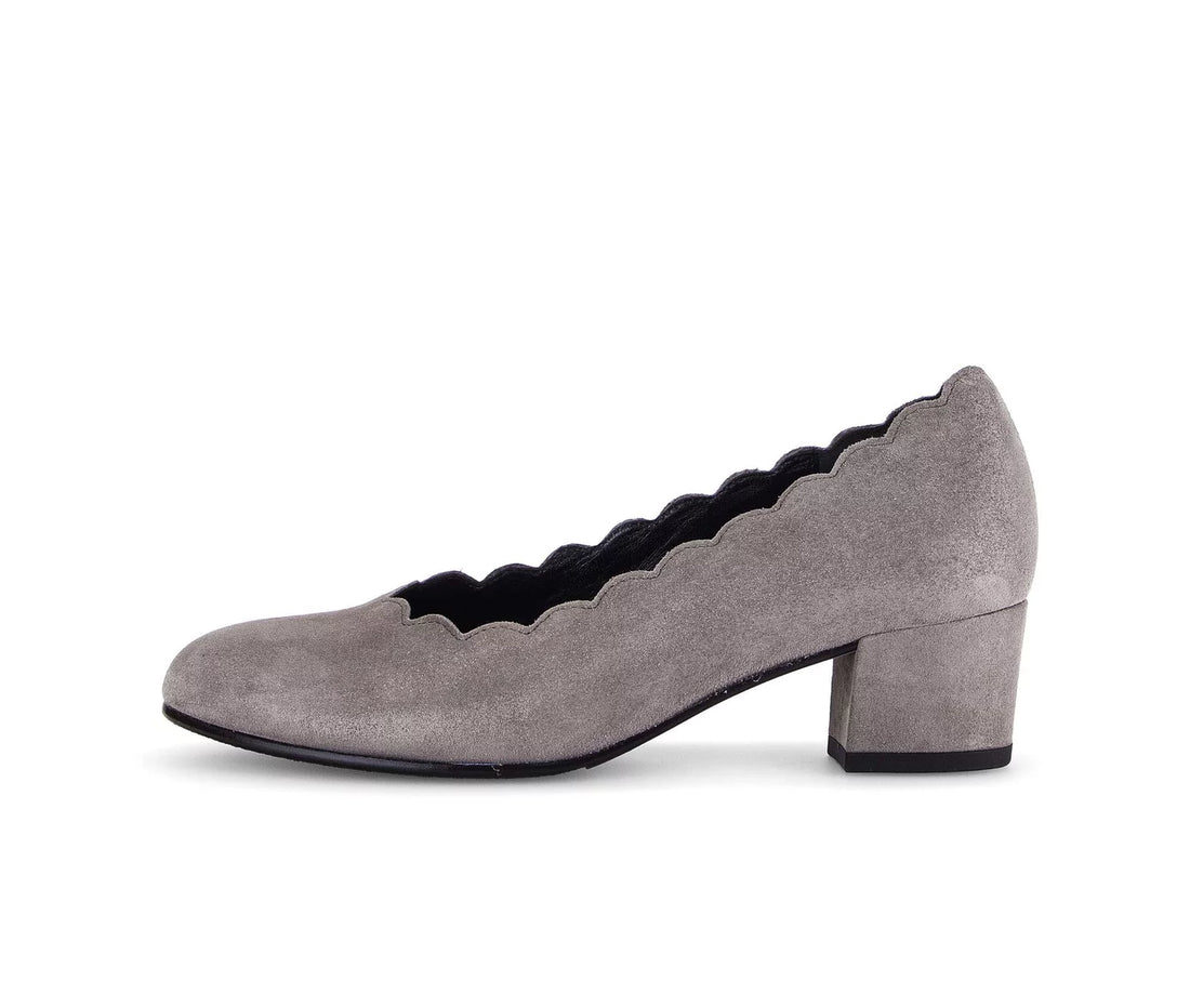 WOMEN'S GABOR 52.221.13 COMFORT SCALLOPED PUMPS | FUMO GREY