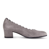 WOMEN'S GABOR 52.221.13 COMFORT SCALLOPED PUMPS | FUMO GREY