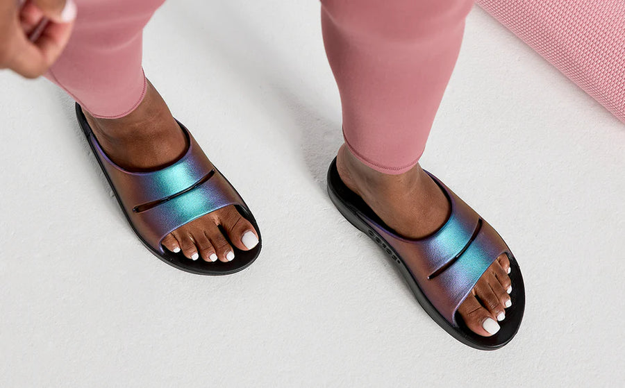 WOMEN'S OOFOS OOLALA LUXE SLIDE | MIDNIGHT SPECTRE