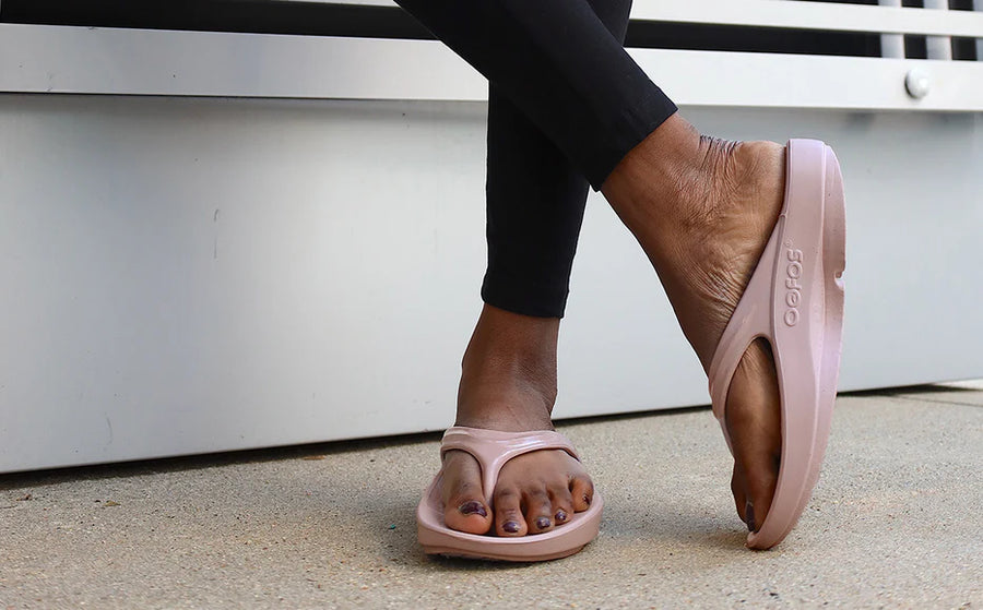 WOMEN'S OOFOS OOLALA SANDAL STARDUST – Randy's Shoes