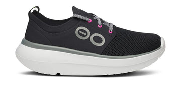 WOMEN'S OOFOS OOMY STRIDE | WHITE / BLACK