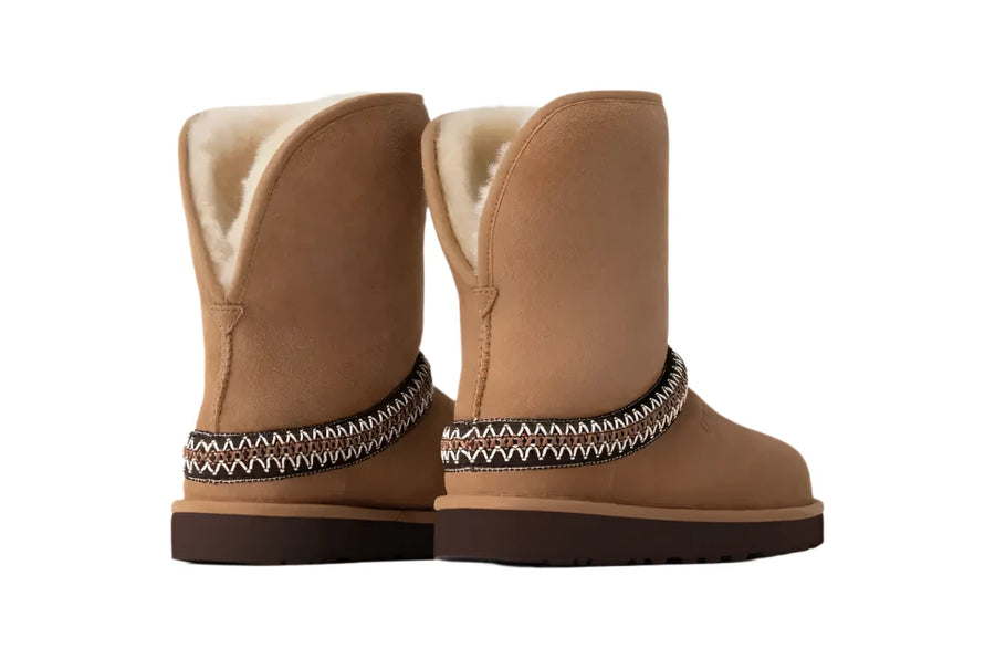 WOMEN'S UGG CLASSIC SHORT CRESCENT | CHESTNUT