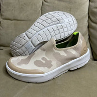 WOMEN'S OOFOS EEZEE LIMITED | TAN / CAMO