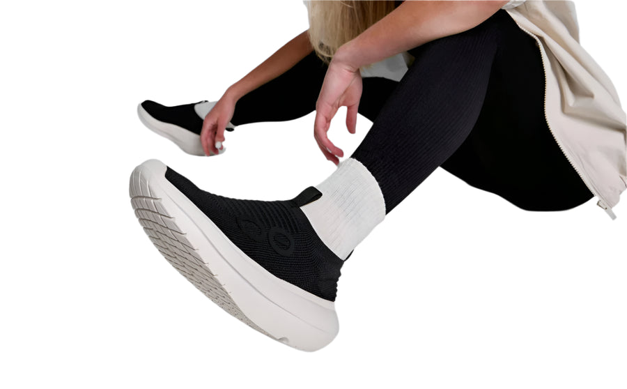 WOMEN'S OOFOS OOMY ZEN | CHALK BLACK