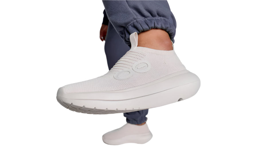 WOMEN'S OOFOS OOMY ZEN | CHALK