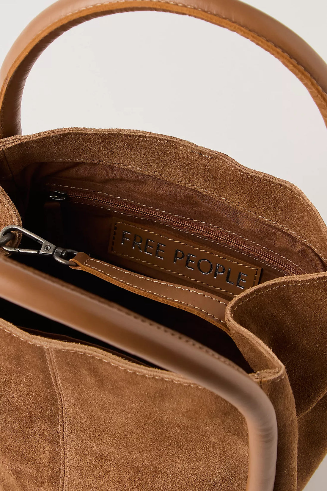 WOMEN'S FREE PEOPLE BARLOW BUCKET BAG | COGNAC