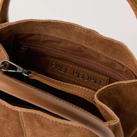 WOMEN'S FREE PEOPLE BARLOW BUCKET BAG | COGNAC
