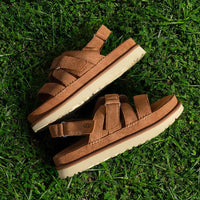 WOMEN'S UGG GOLDENSTAR GLEAM SANDAL | CHESTNUT