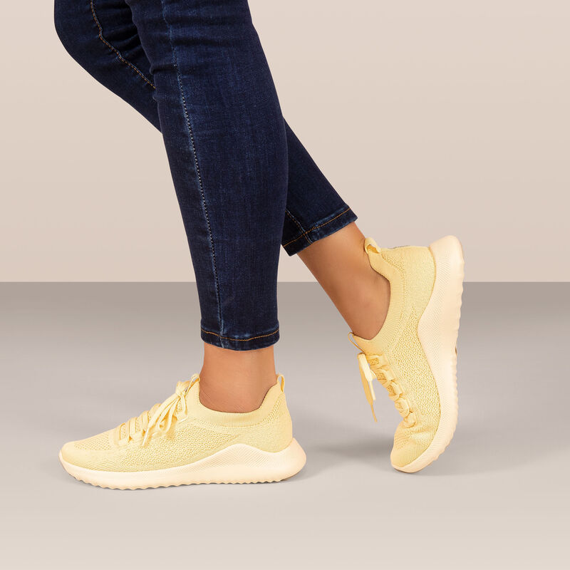 WOMEN'S AETREX CARLY SNEAKERS | LEMON